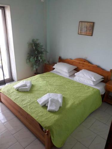 Hostal Rena Apartments