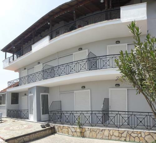 Hostal Rena Apartments