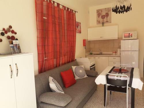 Gorgeous Sunny Terraced Apartment Sleeps 4