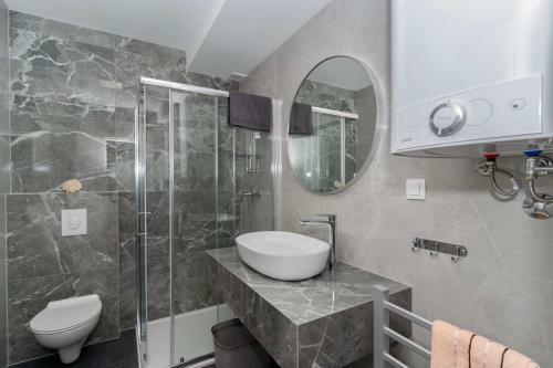 Stunning 2 Bedroom Apartment