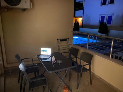 Deluxe Pool Apartment 4