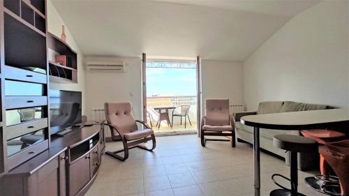 Apartamento ???????? ? ?. ????????, 300 ? ?? ????