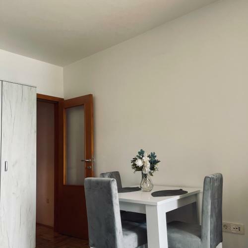 Zora Apartment