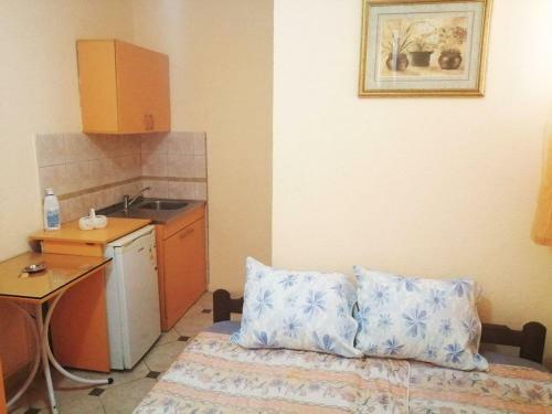Nikola Apartments