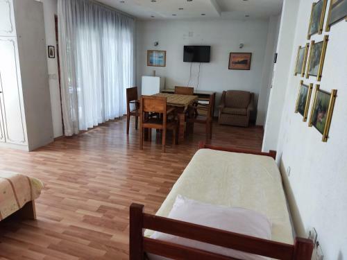 Hostal Apartments And Studio Nikoloski