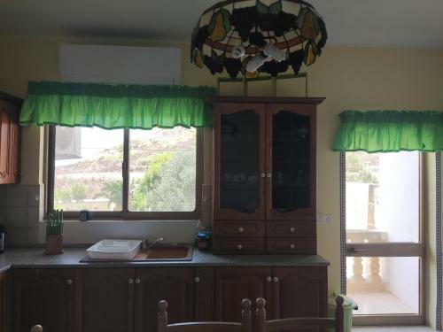 Lovely Second Floor Apartment 2double Bedrooms.