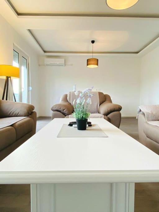 Apartment Mia Airport