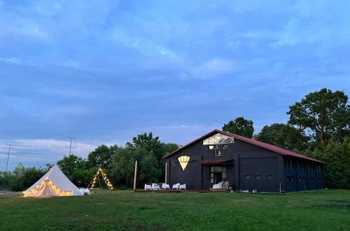 Glamping V?rnu Republika