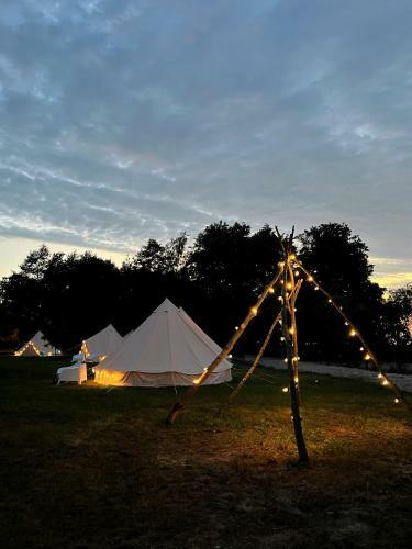 Glamping V?rnu Republika