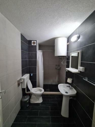 Hostal Restaurant & Apartments Lipa