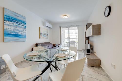 Modern Apartment Steps To St George's Bay
