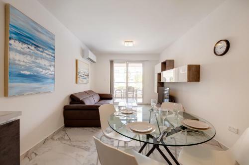 Modern Apartment Steps To St George's Bay