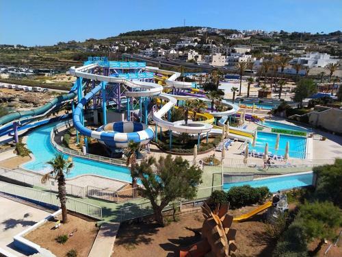 Cosy Apartment Steps To St George's Bay