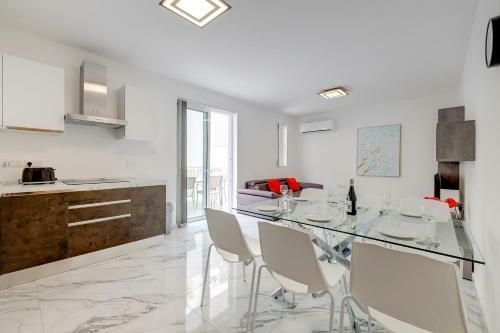 Cosy Apartment Steps To St George's Bay