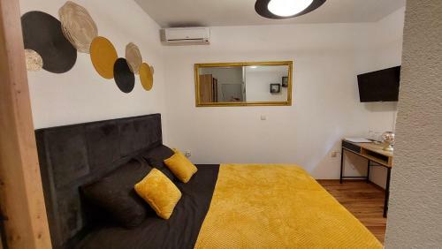 Hostal Beautiful Four Color Rooms