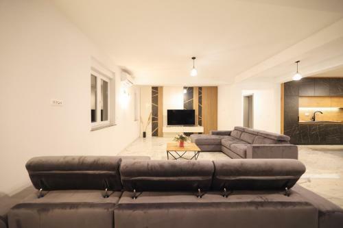 Poolincluded Villa Green Oasis