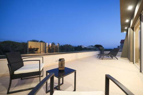 Poolincluded Villa Green Oasis