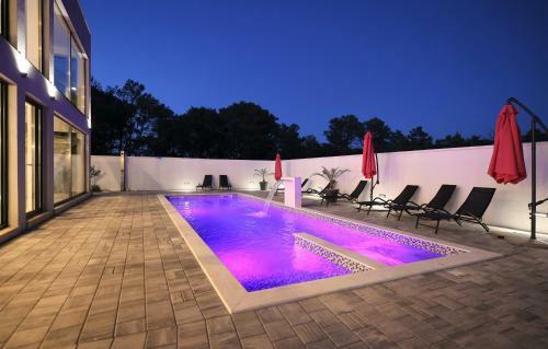 Poolincluded Villa Green Oasis