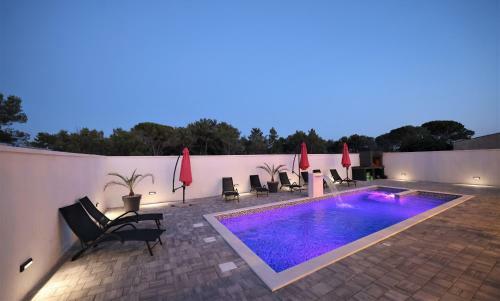 Poolincluded Villa Green Oasis