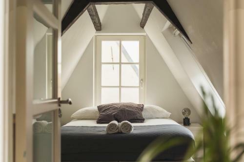 De Achterkamer, A Tiny Attic On The Herengracht