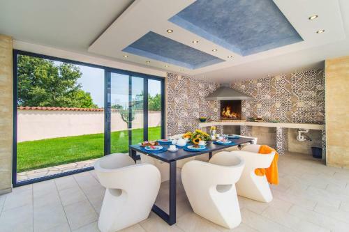 Villa Desiree By Villa Plus