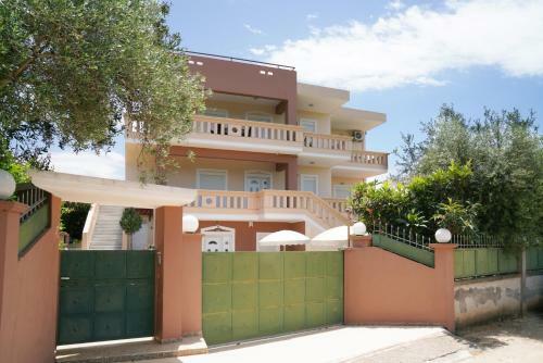 Fournes Apartments