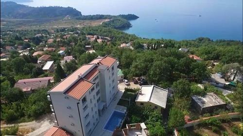 Green Hill Luxury Apartments