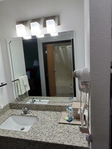 Hotel Super 7 Inn Tecumseh