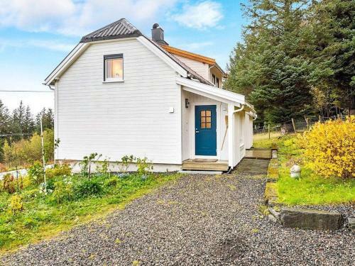Holiday Home Midsund VII