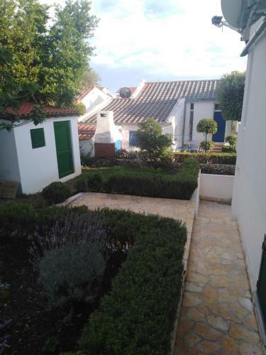 Holiday Home Bujas - Apartman