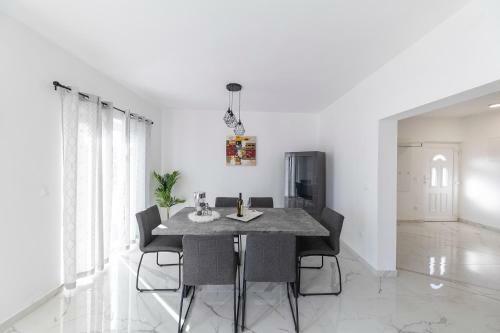 Villa Sunrise, Beautiful Penthouse With Jacuzzi