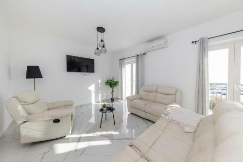 Villa Sunrise, Beautiful Penthouse With Jacuzzi