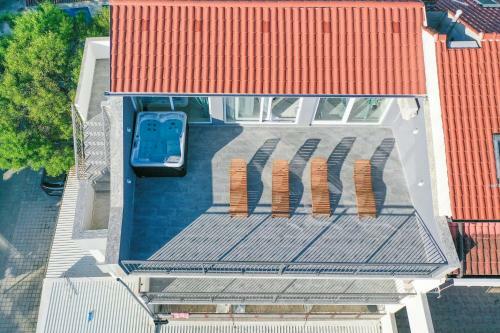 Villa Sunrise, Beautiful Penthouse With Jacuzzi