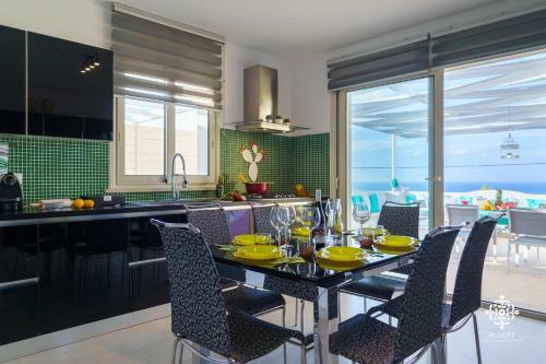 Villa Vittoria - Waterfront House