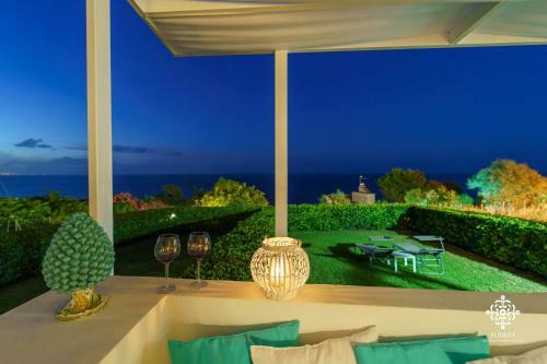 Villa Vittoria - Waterfront House