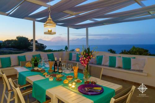 Villa Vittoria - Waterfront House