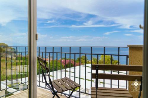 Villa Vittoria - Waterfront House