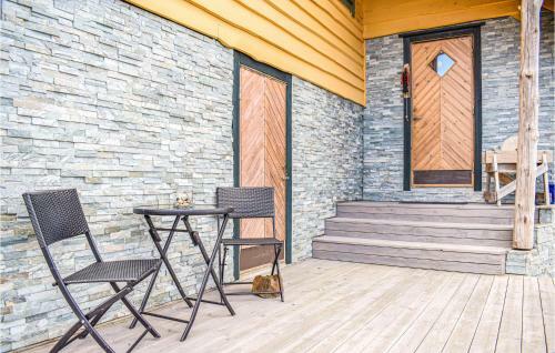 Awesome Home In Bekkjarvik With Wifi And 3 Bedrooms