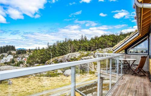 Awesome Home In Bekkjarvik With Wifi And 3 Bedrooms