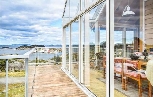 Awesome Home In Bekkjarvik With Wifi And 3 Bedrooms