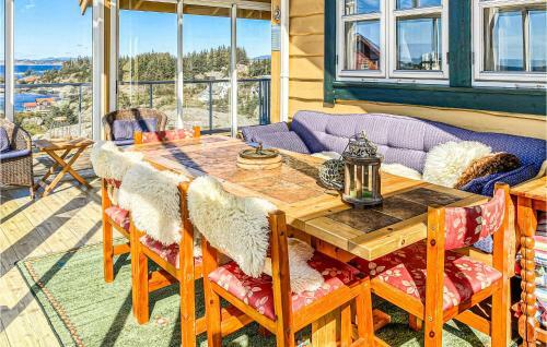 Awesome Home In Bekkjarvik With Wifi And 3 Bedrooms