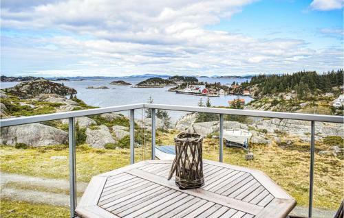 Awesome Home In Bekkjarvik With Wifi And 3 Bedrooms