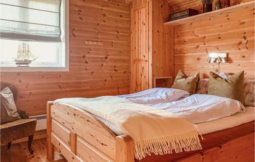 Awesome Home In Bekkjarvik With Wifi And 3 Bedrooms
