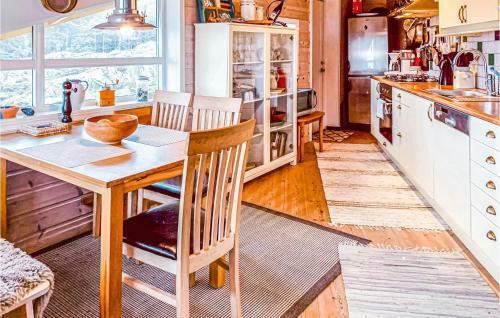 Awesome Home In Bekkjarvik With Wifi And 3 Bedrooms