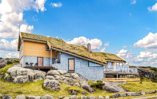 Awesome Home In Bekkjarvik With Wifi And 3 Bedrooms