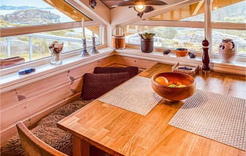 Awesome Home In Bekkjarvik With Wifi And 3 Bedrooms