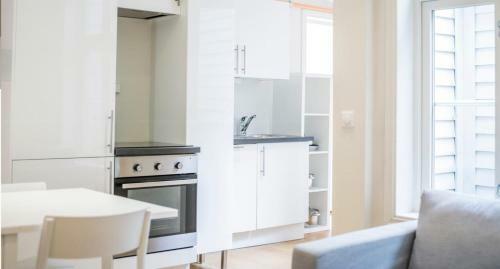 Classy, Very Central Apt For 10 People!