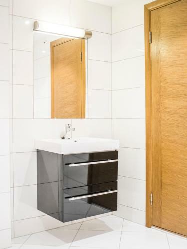 Classy, Very Central Apt For 10 People!