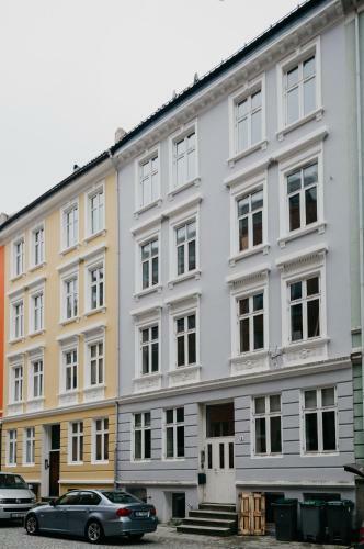 The Apartments - N�2