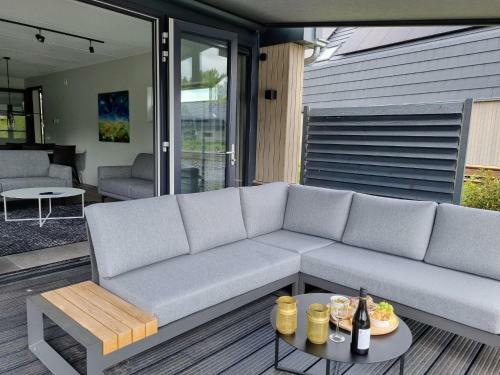 Luxurious Detached Water Villa With Jetty